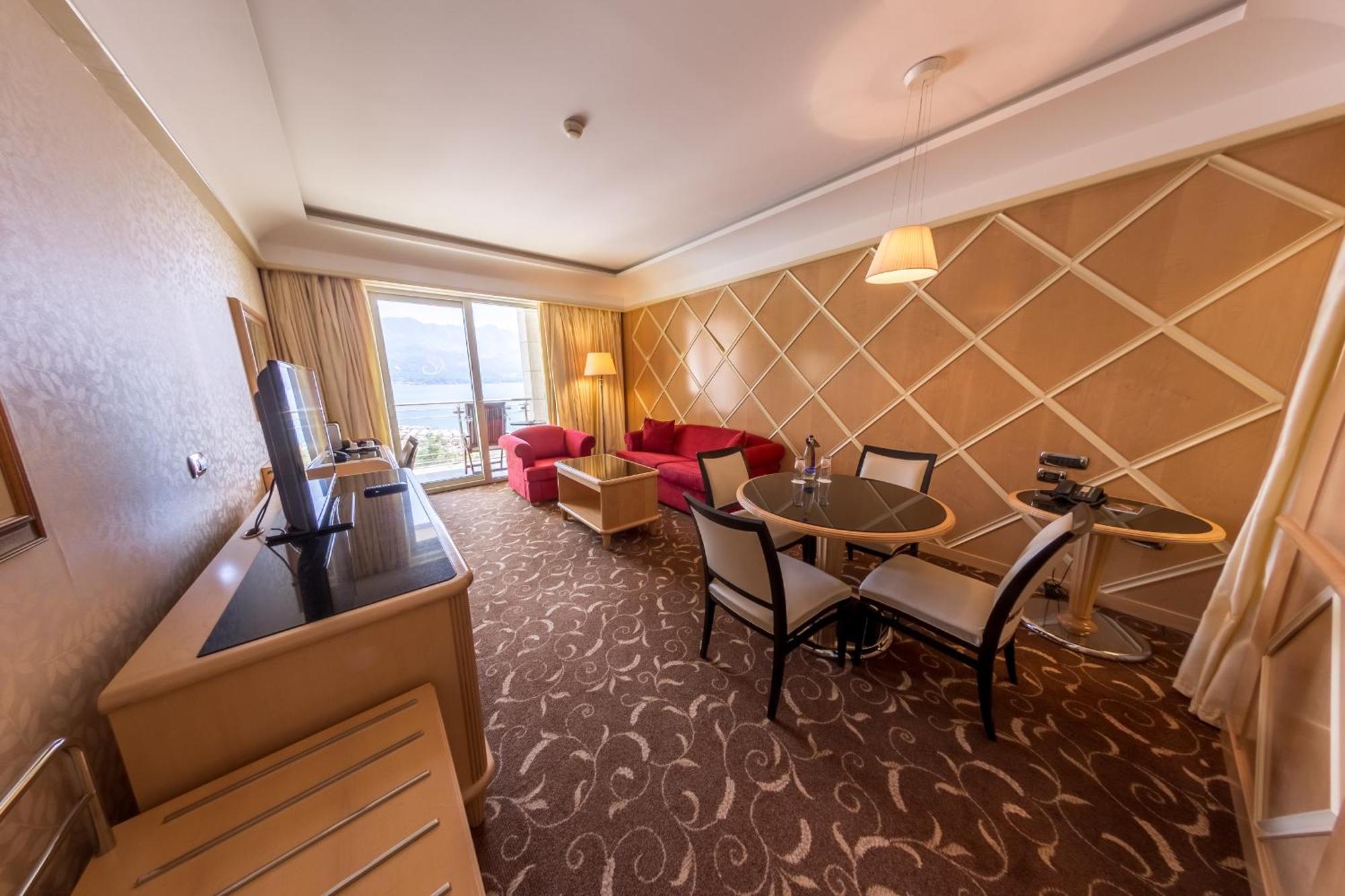 Junior Suite,909582409:JPEG